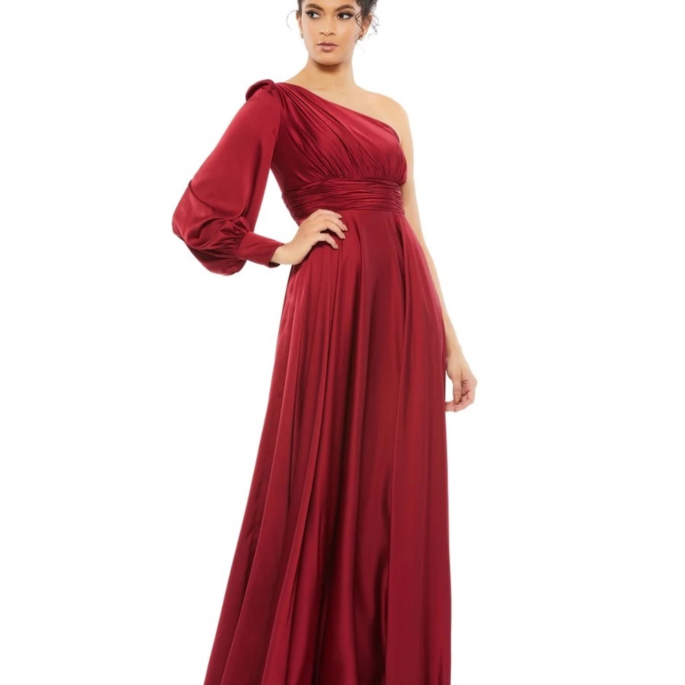 ONE SHOULDER BISHOP SLEEVE FLOWY GOWN SIZE 8 COLOR — Burgundy new with tag